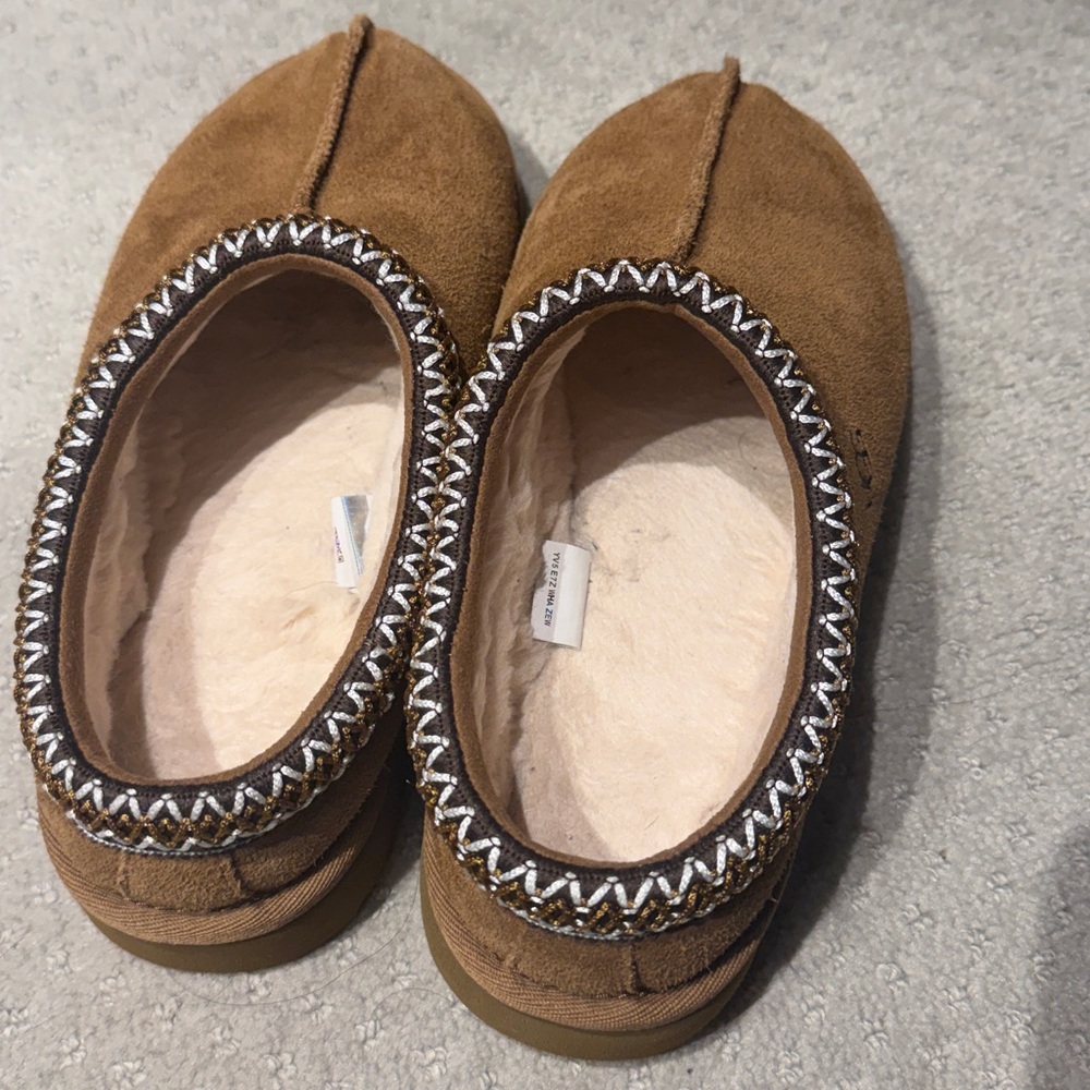 UGG Brown Slippers Size 8 - Picture 2 of 5